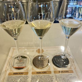 Fizz Walnut Creek - Around the world flight - Champagne Bars Near Me - Walnut Creek, California