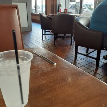 King & Union Bar Grocery - Dirty tables and floor, plastic glasses - American Near Me - Memphis, Tennessee King & Union Bar Grocery - Dirty tables and floor, plastic glasses - American Near Me - Memphis, Tennessee