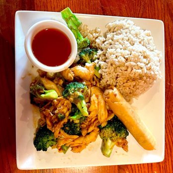 Phoenix Asian Cuisine - Lunch special chicken and broccoli with hot and sour soup - Asian Fusion Near Me - Greensboro, North Carolina