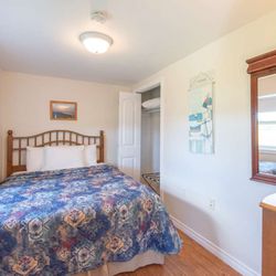 Canadas Best Value Inn & Suites Summerside - Cottage bedroom