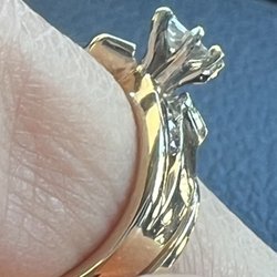 Uneven prongs, jagged edges, space between prong and diamond.