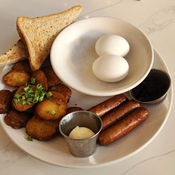 Q Kitchen | Bar - All American (elected boiled eggs, chicken sausage, and wheat toast)
