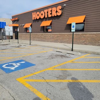 Hooters - Oaklawn location - American Near Me - Oak Lawn, Illinois Hooters - Oaklawn location - American Near Me - Oak Lawn, Illinois