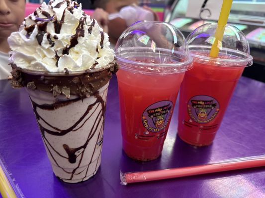 The Piña Loca Fruteria by null