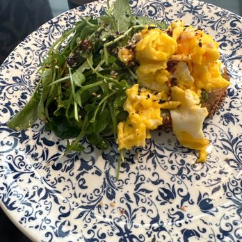 The Great Commoner - Avocado toast with scrambled egg and arugula - Breakfast & Brunch Near Me - Dearborn, Michigan