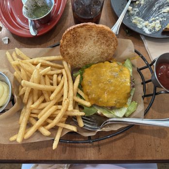 Bistro Tupaz - Bistro Burger - Modern European Near Me - San Jose, California