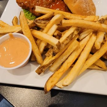 24Taps Burgers & Brews - Hot Chicken Sandwich & Fries - Sports Bars Near Me - Spokane, Washington