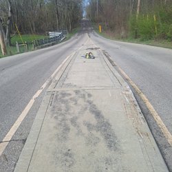 Grave In The Middle of The Road - Kerlin Grave - in the middle of the road