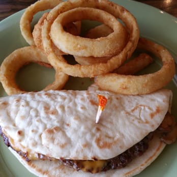 Showmars - Charlotte - Single patty pita burger with onion rings - American Near Me - Charlotte, North Carolina Showmars - Charlotte - Single patty pita burger with onion rings - American Near Me - Charlotte, North Carolina