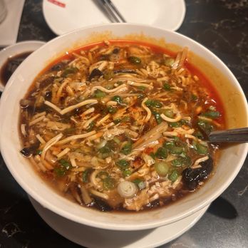 Din Tai Fung - Hot & Sour Soup - Shanghainese Near Me - Glendale, California Din Tai Fung - Hot & Sour Soup - Shanghainese Near Me - Glendale, California