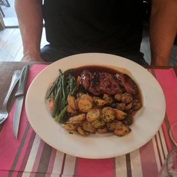 La Cave Gourmande - Duck breast with potatoes and green beans - Bistros Near Me - Paris, 75 La Cave Gourmande - Duck breast with potatoes and green beans - Bistros Near Me - Paris, 75