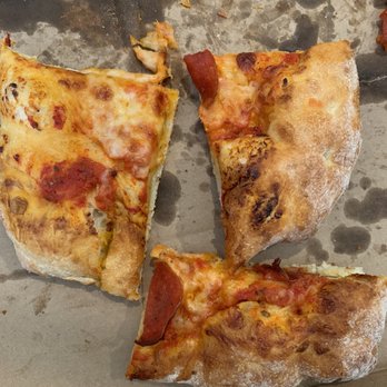 Mark's Pizzeria - Flip a coin for the sucky piece! - Pizza Near Me - Lockport, New York