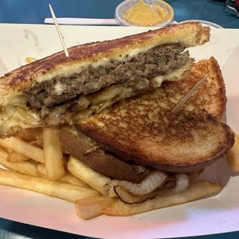 Pete's Burger Place - Patty Melt basket - Burgers Near Me - Porter, Texas