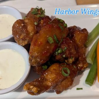Side Street Cafe - Appetizer: Harbor Wings.  We opted to choose Sweet Chili for flavor.  The taste is what you expect Sweet Chili to taste like. It's good. - American Near Me - Bar Harbor, Maine