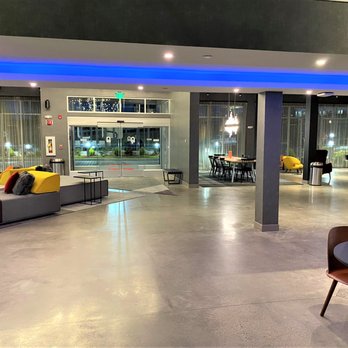 Aloft by Marriott Framingham - Lobby Area - Hotels Near Me - Framingham, Massachusetts