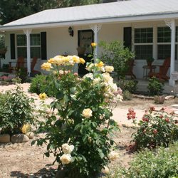 Sequoia View Vineyard - Located on 20 acres with an estate vineyard, is named for its panoramic views of nearby Sequoia/Kings Canyon National Parks.