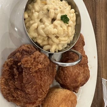 Willie Mae’s NOLA - Dark meat plate with macaroni - Soul Food Near Me - New Orleans, Louisiana Willie Mae’s NOLA - Dark meat plate with macaroni - Soul Food Near Me - New Orleans, Louisiana