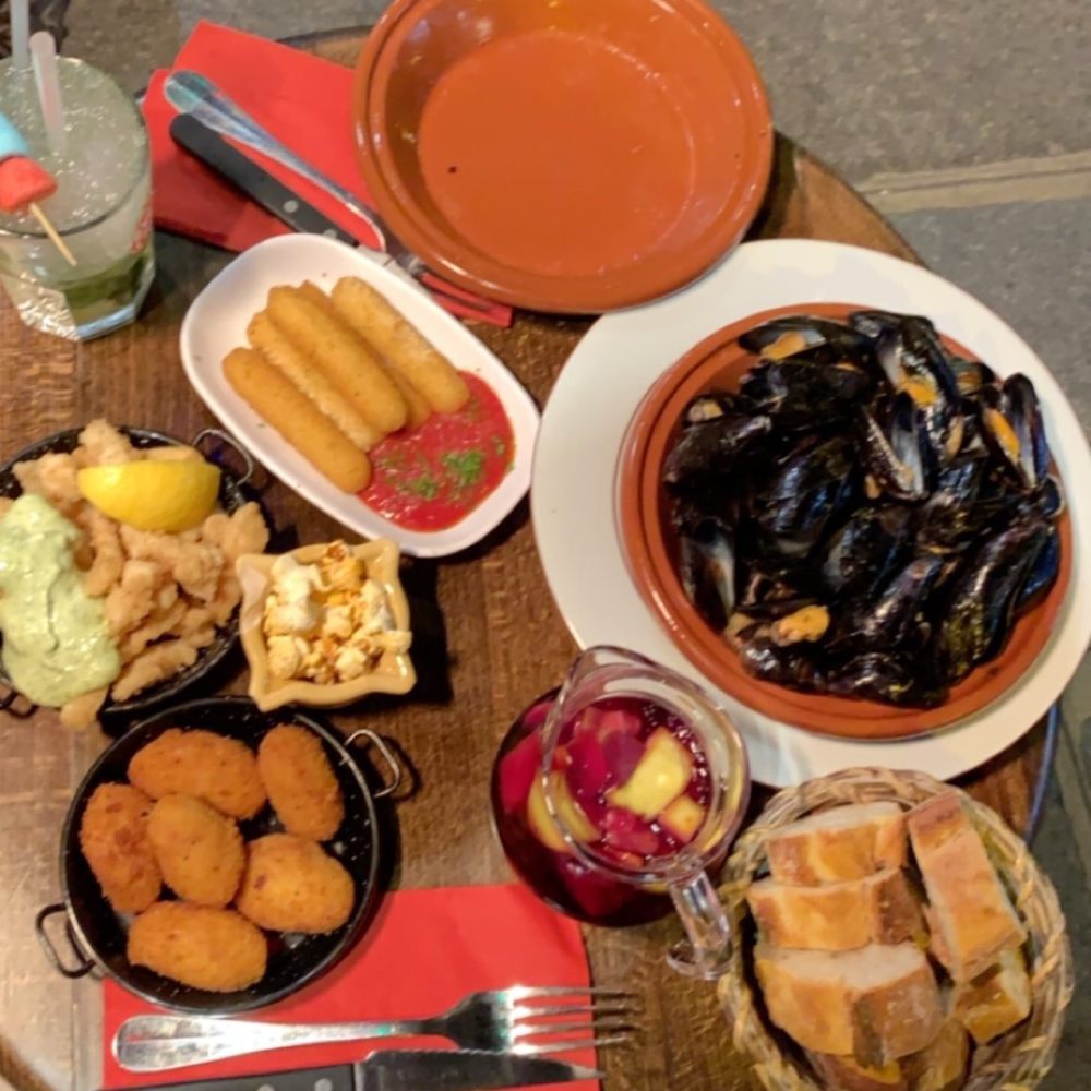 Casa San Pablo - Mussels, calamari, mozzarella sticks and croquetas de jamon - Tapas Bars Near Me - Paris, 75 Casa San Pablo - Mussels, calamari, mozzarella sticks and croquetas de jamon - Tapas Bars Near Me - Paris, 75