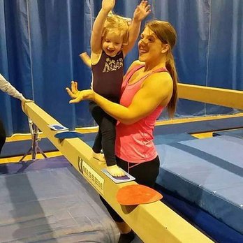 Madison Turners - Miss J. Teaching her how to do her lunge lever lunge! - Gymnastics Near Me - Madison, Wisconsin