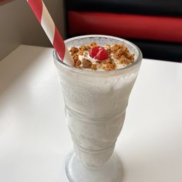 Butterfinger shake! Better than Dairy Queen's version Butterfinger shake! Better than Dairy Queen's version