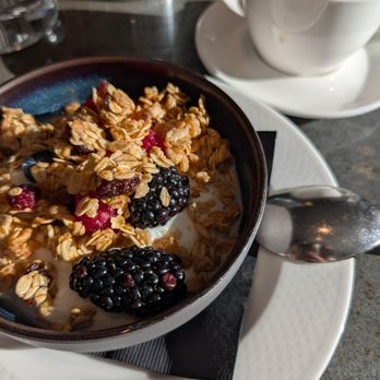 RENOIR Restaurant - Breakfast yogurt parfait - French Near Me - Montreal, Quebec
