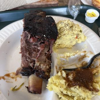 Silverado Smokehouse - Beef rib with potato salad and mashed potatoes with brown gravy. - Smokehouse Near Me - Corpus Christi, Texas Silverado Smokehouse - Beef rib with potato salad and mashed potatoes with brown gravy. - Smokehouse Near Me - Corpus Christi, Texas