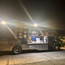 Birrieria La Raza