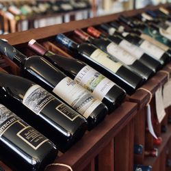 Dylan's Wine Cellar - Rojo