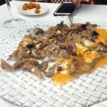 Hipódromo de Bellavista - Revuelto de setas con huevo y jamón ibérico. - Spanish Near Me - Santander, S Hipódromo de Bellavista - Revuelto de setas con huevo y jamón ibérico. - Spanish Near Me - Santander, S