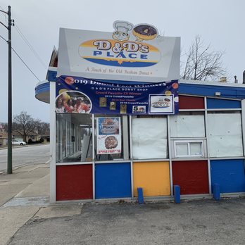 D&D's Place - Outside the donut shop! - Donuts Near Me - Chicago, Illinois
