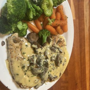 Cheddar's Scratch Kitchen - Chicken Dijon Chicken & Mushrooms - American Near Me - Pasadena, Texas