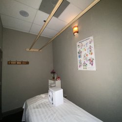 Natural Day Spa Massage - Massage room disinfecting