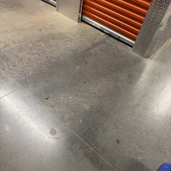 Public Storage - Dirty floor. - Self Storage Near Me - Brandon, Florida Public Storage - Dirty floor. - Self Storage Near Me - Brandon, Florida