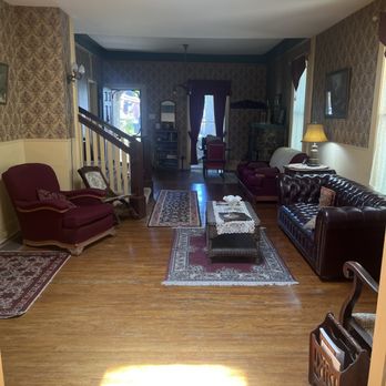 Pansy's Parlor Bed & Breakfast - Lovely sitting room with beautiful antique furniture and decor! - Bed & Breakfast Near Me - Golden, Colorado Pansy's Parlor Bed & Breakfast - Lovely sitting room with beautiful antique furniture and decor! - Bed & Breakfast Near Me - Golden, Colorado