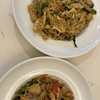 Manee Thai Cuisine & Bar - 66. Green Curry Fried Rice - Thai Near Me - Frisco, Texas
