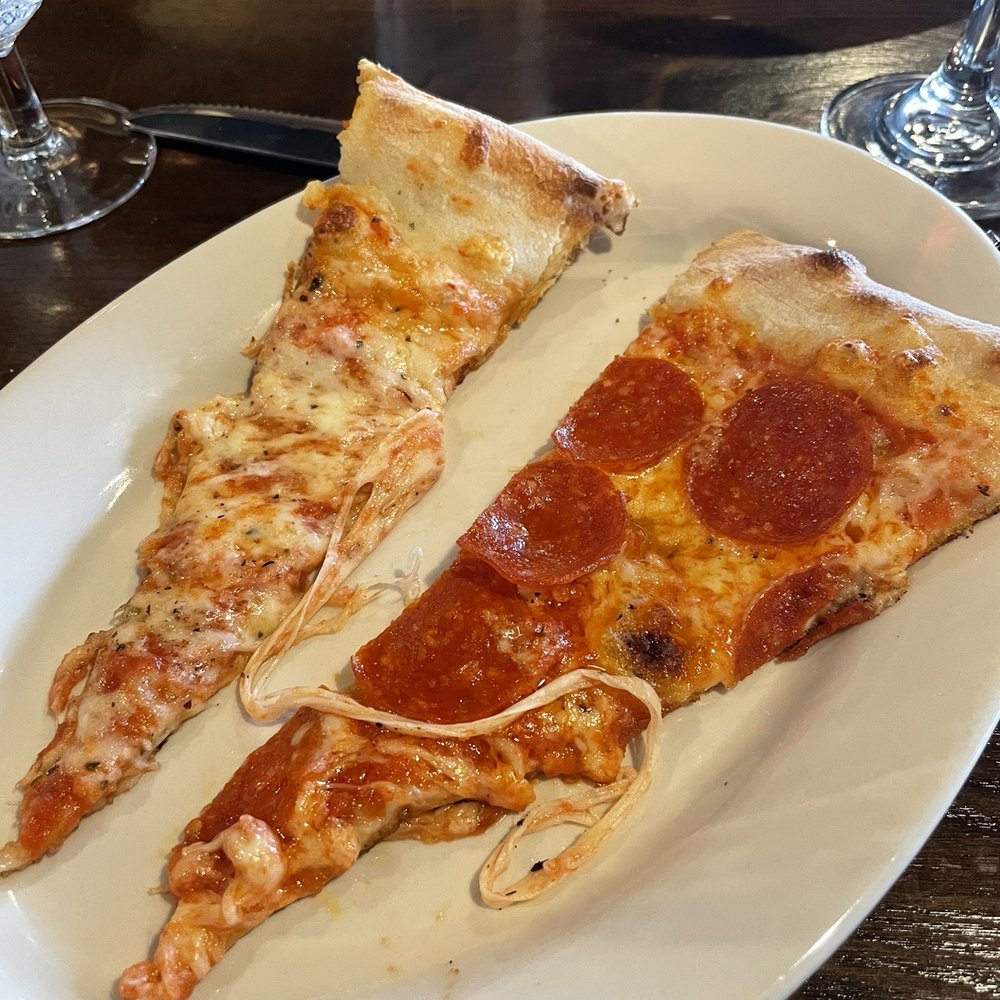Fody's Great American Tavern - Cheese & pepperoni pizza - American Near Me - Derry, New Hampshire