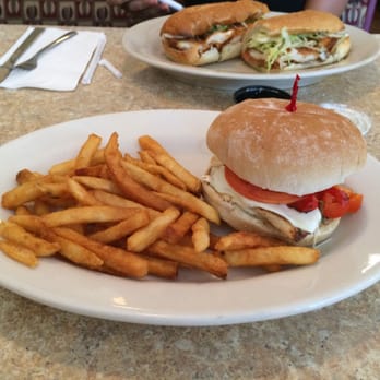 Ollie's Pizza - Basil chicken sandwich - Pizza Near Me - Litchfield, Connecticut