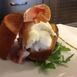 Trattoria Moderna Il Simposio - Baba farcito con burrata di Andria e prosciutto crudo di Parma