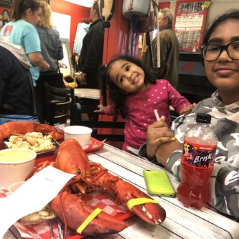 James Hook & Co - 2lb and 3lb whole lobsters!!! Amazing!!! The 3lb is worth the price for sure. - Seafood Near Me - Boston, Massachusetts James Hook & Co - 2lb and 3lb whole lobsters!!! Amazing!!! The 3lb is worth the price for sure. - Seafood Near Me - Boston, Massachusetts