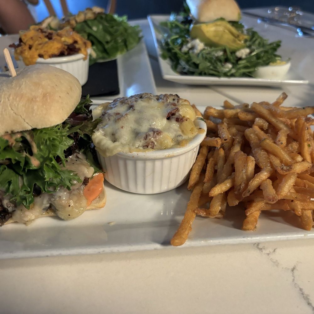 Double cheeseburger, bacon mac n cheese with white cheddar and garlic fries Double cheeseburger, bacon mac n cheese with white cheddar and garlic fries