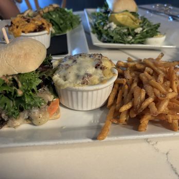 TASTE! Craft Eatery - Paso Robles - Double cheeseburger, bacon mac n cheese with white cheddar and garlic fries - Salad Near Me - Paso Robles, California