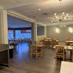 Clarion Inn Harpers Ferry-Charles Town - Empty dining room