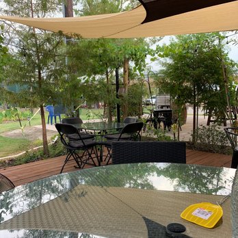 Busted Oak Cellars - Very relaxing even though it's 95 degrees. Lived the wine and atmosphere. - Wineries Near Me - Carmine, Texas