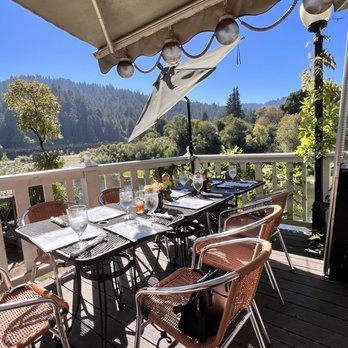 Boho Manor - Dinner table. - Hotels Near Me - Monte Rio, California