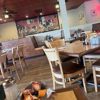 Mo's Egg House - Inside - Breakfast & Brunch Near Me - Temecula, California Mo's Egg House - Inside - Breakfast & Brunch Near Me - Temecula, California
