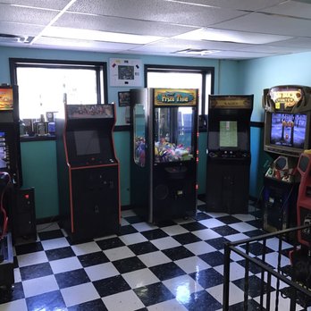 Nick Charlap's Ice Cream - This is a major upgrade from when I was a kid. Neat 50's style with music, food, and ice cream! - Ice Cream & Frozen Yogurt Near Me - Hamburg, New York