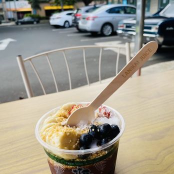 Lanikai Juice - Açaí Extravaganza bowl at the seating area - Juice Bars & Smoothies Near Me - Kailua, Hawaii