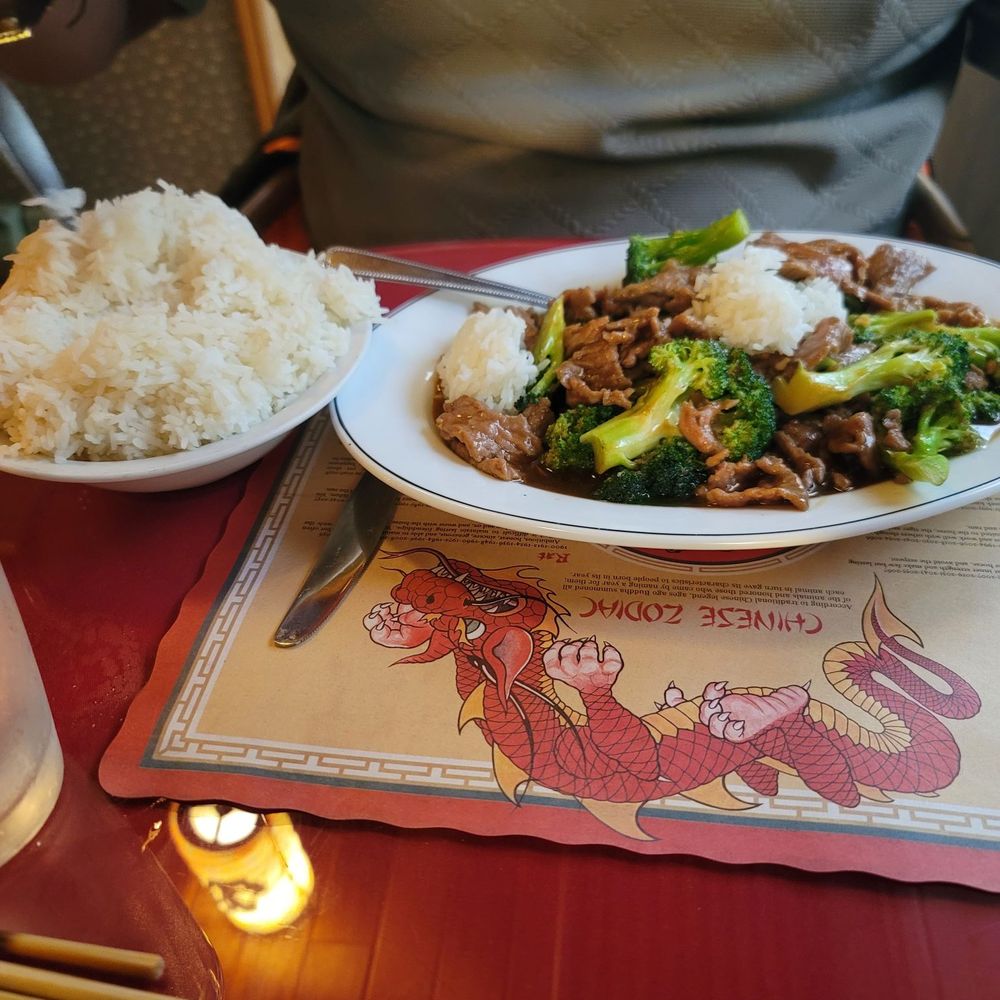 Ming Teh - Beef and broccoli with rice - Chinese Near Me - Fort Erie, Ontario Ming Teh - Beef and broccoli with rice - Chinese Near Me - Fort Erie, Ontario