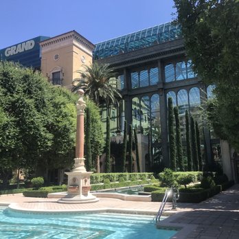 The Mansion - Outside pool area - Hotels Near Me - Las Vegas, Nevada