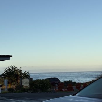 Castle Inn - From parking lot - Hotels Near Me - Cambria, California